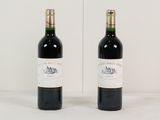 deux bouteilles de vin posées l'une à côté de l'autre sur une table