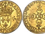 a gold sovereign coin with a crown on top of it