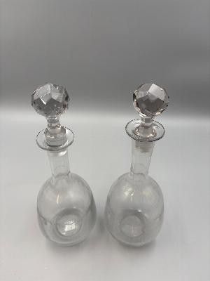 Paire de carafes à alcool en verre ou cristal, de forme balu…