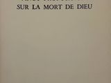 la couverture d'un livre avec une image en noir et blanc