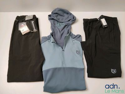 trois ensembles de vêtements pour homme, comprenant un sweat à capuche, un pantalon de survêtement et un pantalon