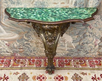 Console d'applique de style Louis XV reposant sur un pied ri…