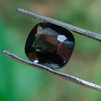 un diamant noir sur un tweet contenant un tweet d'un tweet