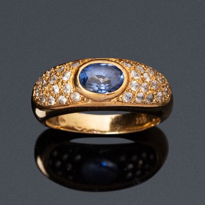 Bague jonc en or 18k (750e), centrée d'un saphir ovale facet… - Photo 1