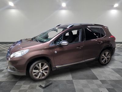 la photo d'une voiture garée dans un garage