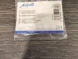 un petit tube de dentifrice posé sur une table en bois