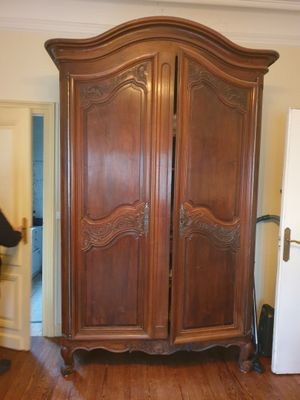 Armoire bordelaise ouvrant par deux portes moulurées, chapea… - Photo 1