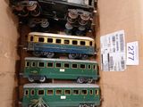 une boîte contenant tout un tas de petits trains