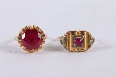 Bague en or jaune 750 ‰ sertie d'un rubis synthétique épaulé… - Photo 1