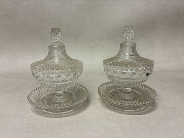 Paire de drageoirs en cristal taillé avec leurs bassins. Haut : 2