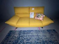 Canapé 2 places fixes tissu moutarde LINA et tapis