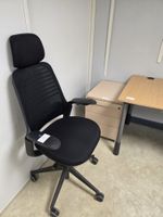 Deux bureaux retour arrondi + trois caissons + trois chaises (photo 2)