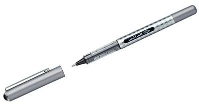 un gros plan d'un stylo muni d'une pointe