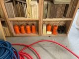 de nombreux types d'outils différents dans un local de stockage