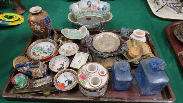 Lot de bibelots divers dont deux coupelles Chine porcelaine polyl...