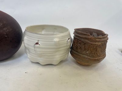 Suite de 3 pots en céramique certain signés