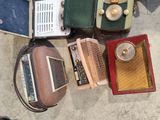 many different types of old fashioned radio on the floor