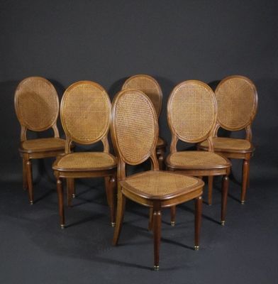 Table ovale et suite de six chaises cannées en acajou. - Photo 1