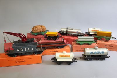HORNBY « O » : Onze wagons divers dont ridelles basses - ben… - Photo 1