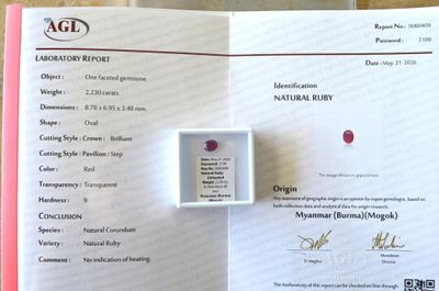 un certificat sur lequel figure l'image d'un diamant rouge