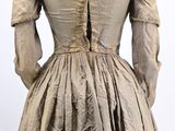 the back of a woman ' s dress on a mannequin mannequin mannequin mannequin mannequin mannequin mannequin mann