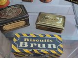 a display case filled with different types of tins and tins