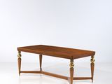 une photo d'une table basse avec un plateau en bois posée sur un sol blanc
