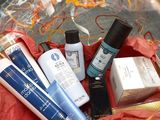 un panier rempli de différents types de produits de soin pour la peau