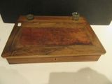 a small wooden box with two candles on it