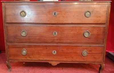 Commode, en acajou, à trois tiroirs.