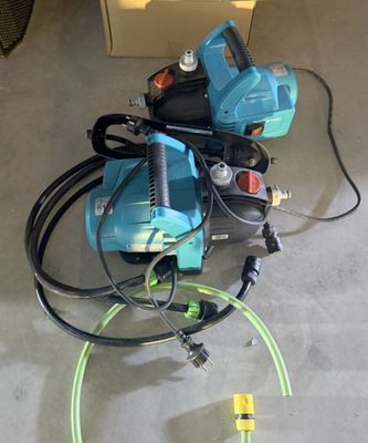 a blue machine with a green hose and a yellow hose