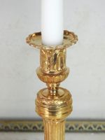 SUITE DE QUATRE FLAMBEAUX de style Louis XVI en bronze cisel… (photo 5)