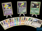 beaucoup de cartes sur la table