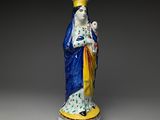 l'image d'une statue de femme avec une couronne sur la tête