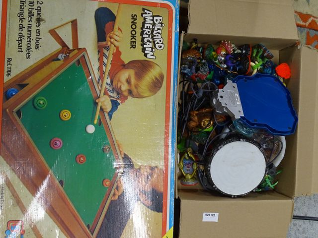 Billard de table enfant et lot de figurines SKYLANDERS pour Ninte...