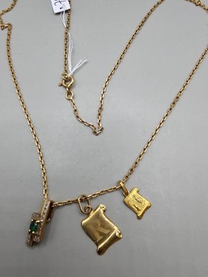 Chaine de cou OR de 53 cm avec trois pendentifs OR dont un a… - Photo 1