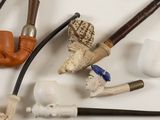 many different types of pipes and pipes on the table