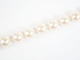 perles sur fond blanc