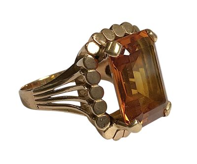 une image représentant une bague sertie d'une grosse citrine