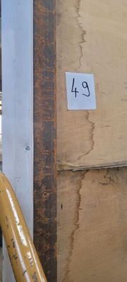 une pancarte sur le côté d'un immeuble sur laquelle est inscrit « 41 »