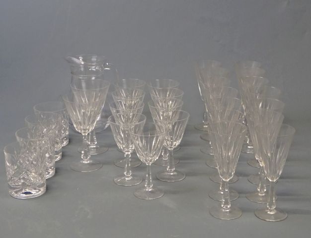 Partie de service de verres en cristal SAAR comprenant : 14 flûte...