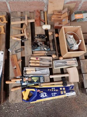 a lot of tools that are sitting on a pallet