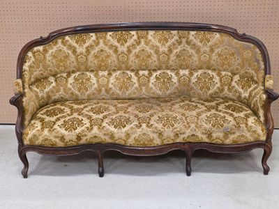 Canapé corbeille en acajou sculpté garni de velours frappé j…