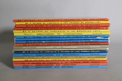 plusieurs livres pour enfants empilés sur une table