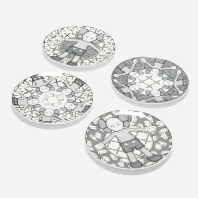 KAWS - Assiettes en céramique pour les fêtes (gris), 2019