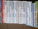 beaucoup de livres dans une boîte