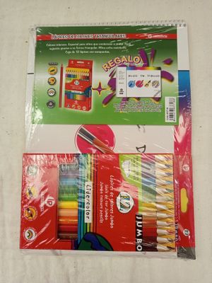 un paquet de crayons de couleur posé sur une table