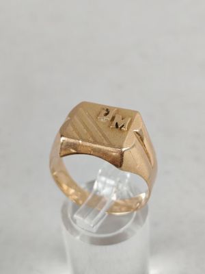 an image of a gold ring with a diamond on it