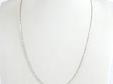 gros plan d'un collier sur un mannequin mannequin mannequin mannequin mannequin mannequin mannequin mannequin mannequin