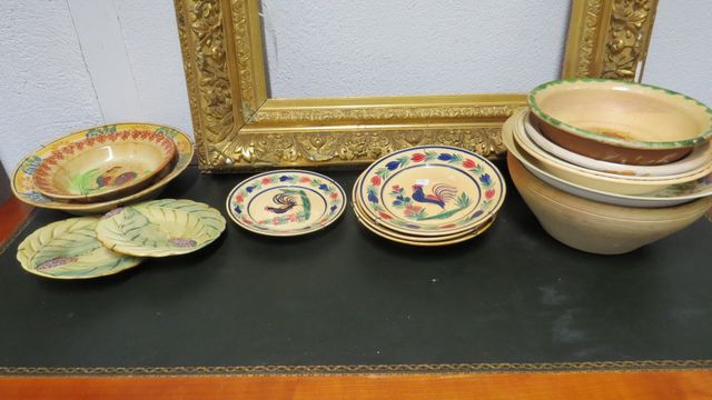 Lot de faïence : assiettes, plat creux, saladiers